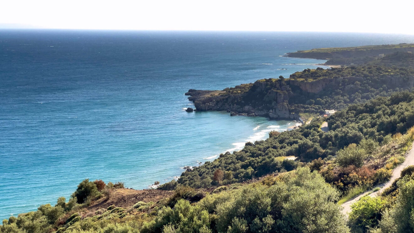 Polyrizos beach and the coast below Rodakino